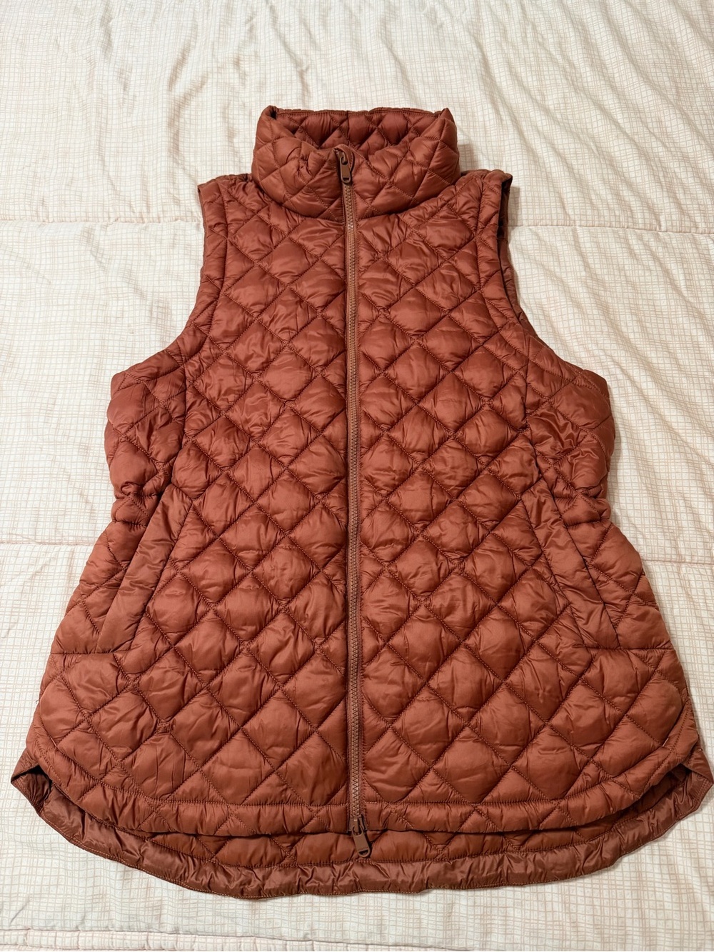Athleta Quilted whisper featherless Puffer Vest - Rust